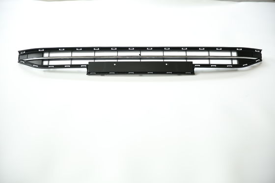 3GB 853 677 VW Passat 2019 2020 Kratki przedniego zderzaka do samochodów czarne z paskiem