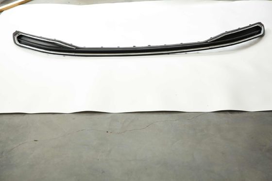 3GB 807 568 Listwa ochronna tylnego zderzaka Jasny pasek VW Passat 19-20 Listwy zderzaków samochodowych